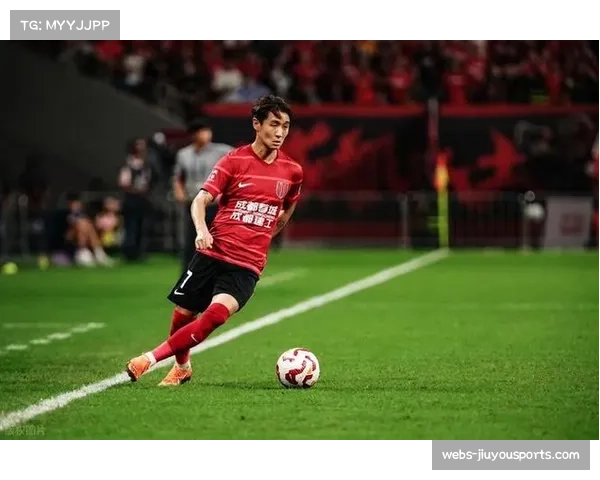 亚冠新军成都蓉城奋力拼搏展现韧劲首秀惊艳彰显中国足球新力量