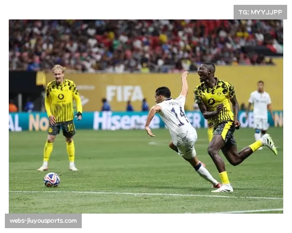 VAR判罚再度引发争议 足总杯赛场关键点球改变走势